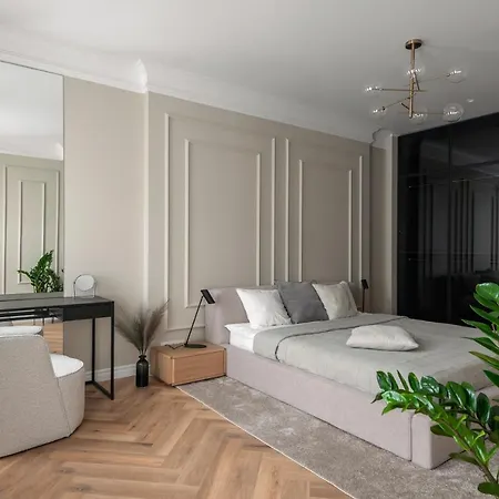 Cozy In The Quiet Center Of Apartment *