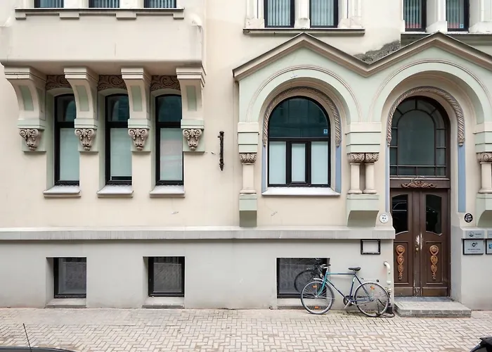 Cozy In The Quiet Center Of