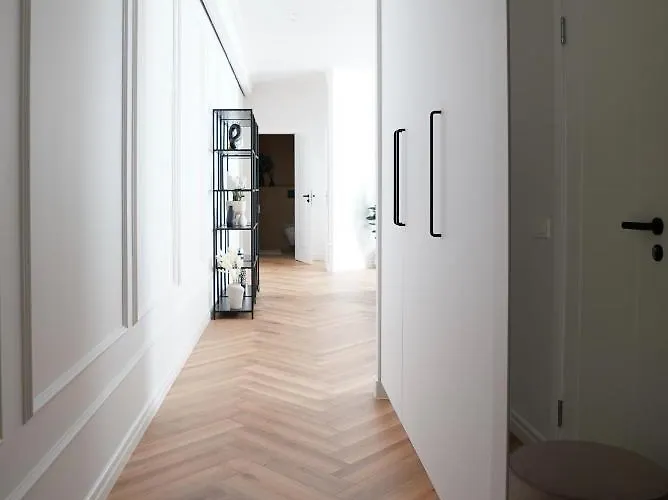 Cozy In The Quiet Center Of *